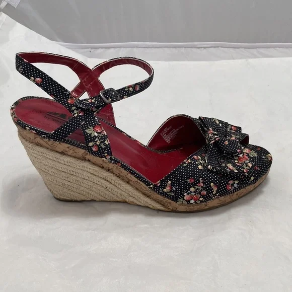 CLIFFS Sandals by White Mountain - Picture 5 of 13